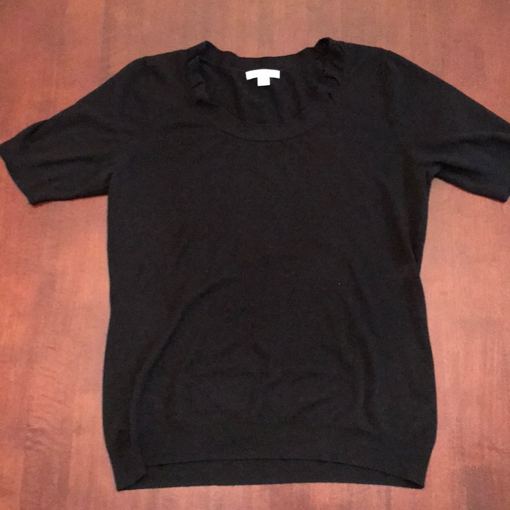 Short-sleeved black sweater